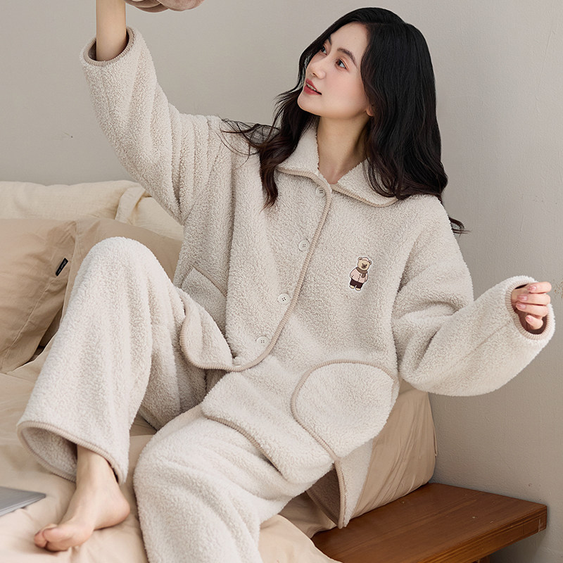 2025秋冬季新款卡通翻领小熊可爱珊瑚绒女士加绒加厚保暖家居服,淘宝优惠券,粉丝福利购,淘宝优惠卷