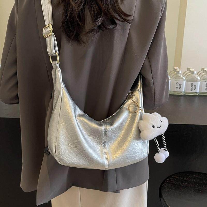 高级感包包女士2025新款潮时尚简约休闲单肩包上课通勤斜挎饺子包,淘宝优惠券,粉丝福利购,淘宝优惠卷