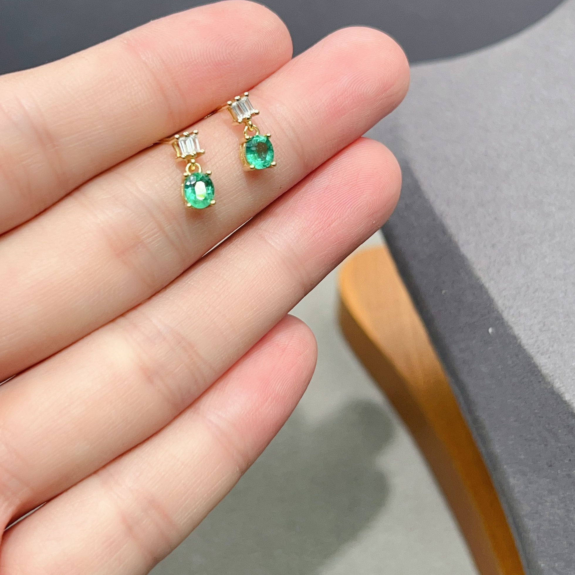 瑞耀珠宝祖母绿耳钉925银4*5木佐色干净玻璃体明艳火彩透度年轻金,淘宝优惠券,粉丝福利购,淘宝优惠卷