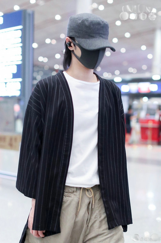 明星华晨宇同款防晒上衣 夏季新款简约薄款条纹防晒披风外套男 2019 明星华晨宇同款防晒上衣 夏季新款简约薄款条纹防晒披风外套男 2019