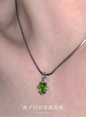 一颗绿锆石项链蛇骨链夏季温柔轻奢小众设计感闪钻锁骨链