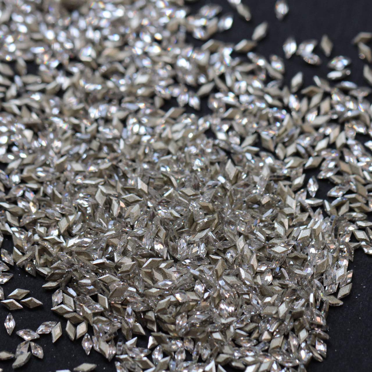 网红爆款5A美甲菱形倒边迷你超闪锆石平底异形迷你钻爆闪美甲饰品,淘宝优惠券,粉丝福利购,淘宝优惠卷