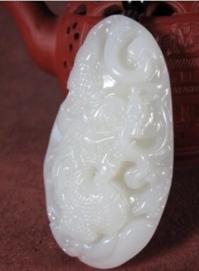 新疆和田玉籽料手玩件生肖龙