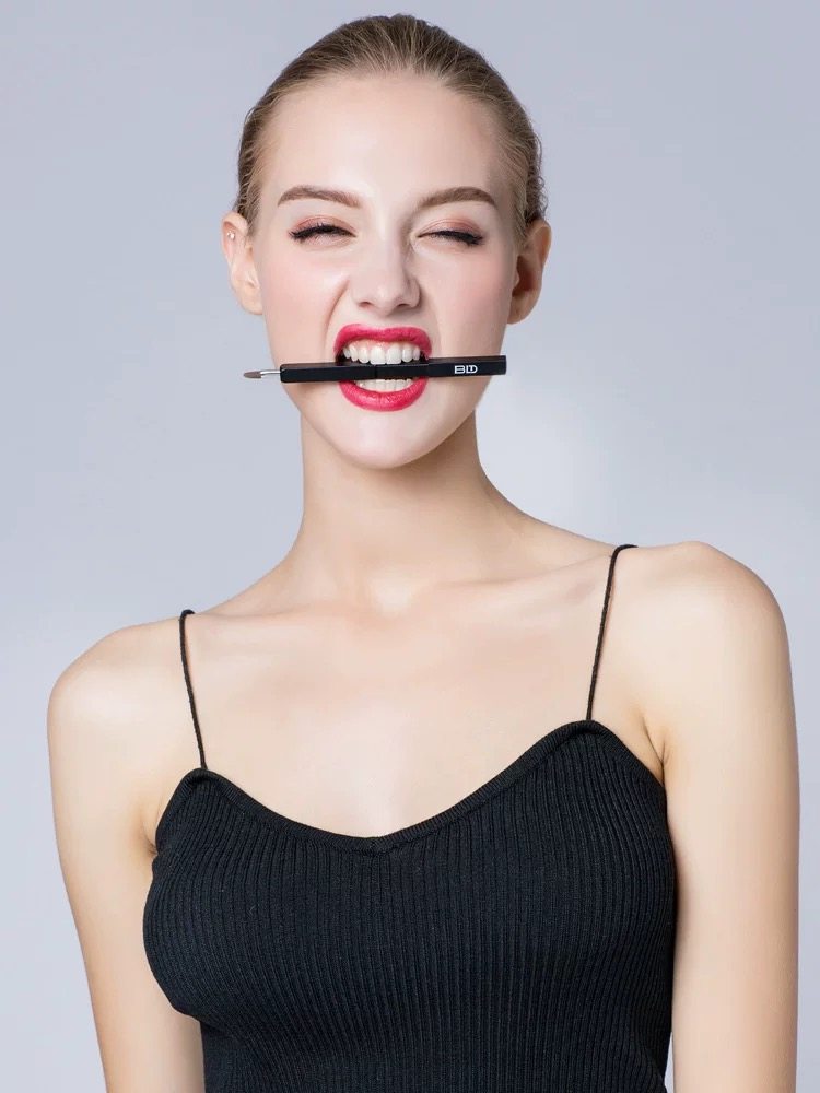 贝览得 唇刷唇彩润唇膏口红用便携式带帽防尘伸缩式彩妆化妆工具,淘宝优惠券,粉丝福利购,淘宝优惠卷