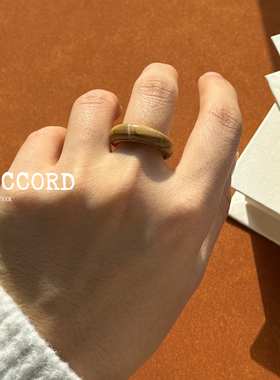 现货DACCORD打勾女孩卡其棕色木纹石素圈简约复古个性戒指