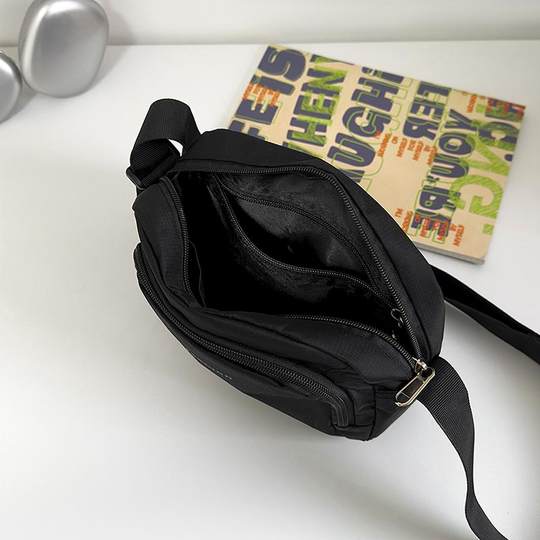 潮牌斜挎包包男女2025新款日系小挎包休闲百搭小包轻便单肩手机包