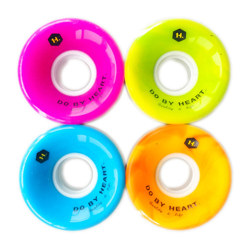 DBH全能轮刷街公路软轮子白色彩色磨砂双翘四轮动作板旅行滑板店 - 图3