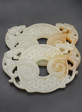 仿白玉做旧双面镂空雕刻