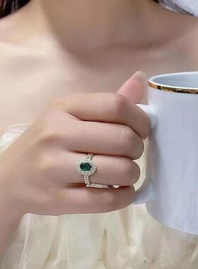 辉之翼珠宝 2023新款S925银时尚百搭仿真祖母绿切割2克拉钻戒指女