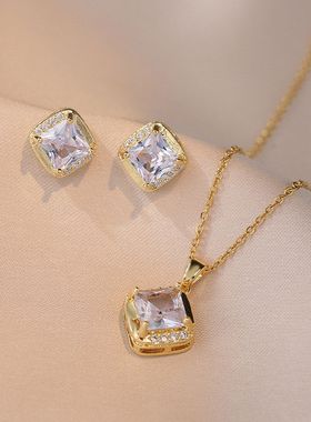 项链女网红祖母绿方糖锆石小众时尚新款设计吊坠气质套装钛钢项链