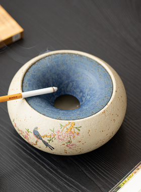 火石红青花陶瓷蝶舞轻奢烟灰缸
