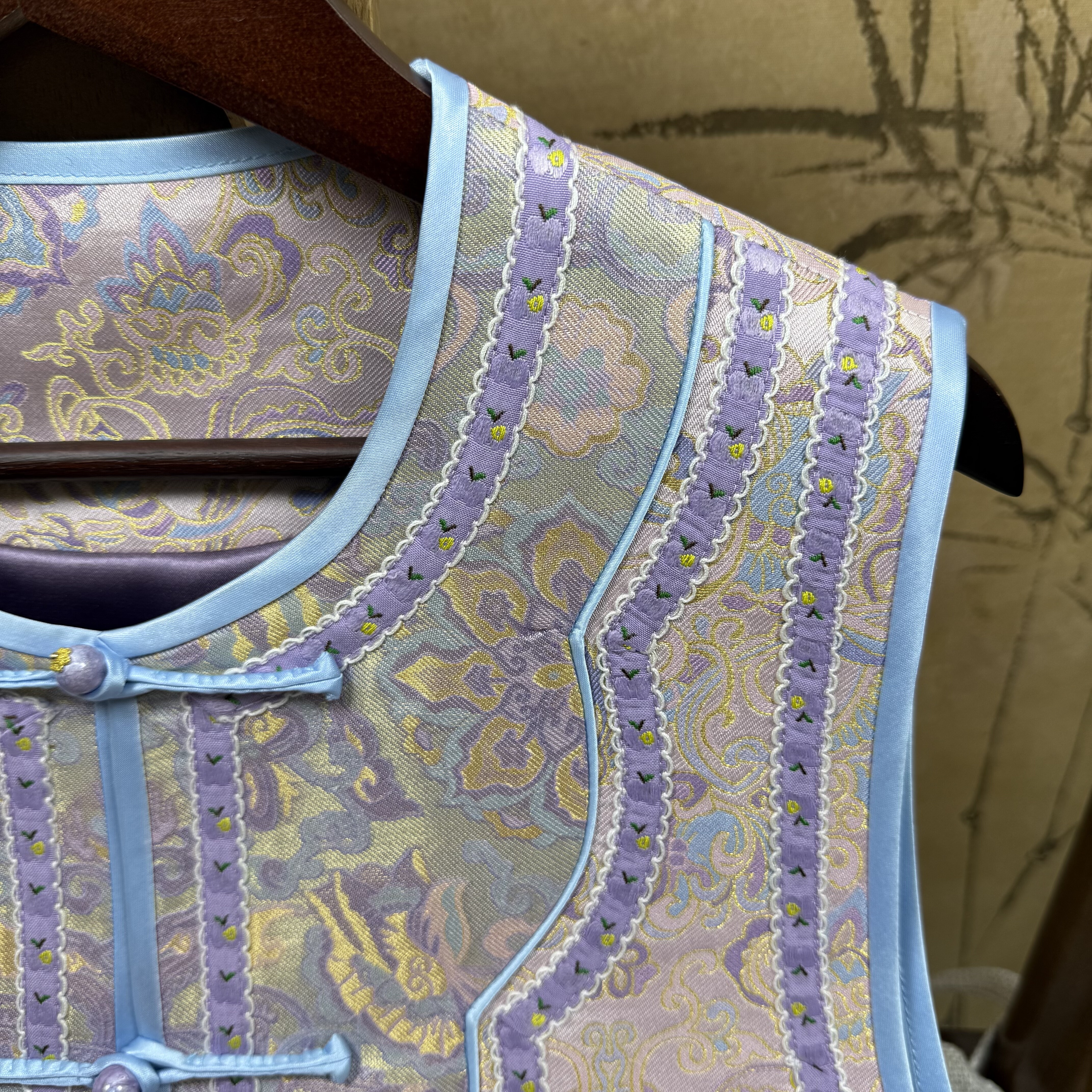 精工细作满分桑蚕丝老宋锦粉金莲新中式马甲中式国风复古新款马甲,淘宝优惠券,粉丝福利购,淘宝优惠卷