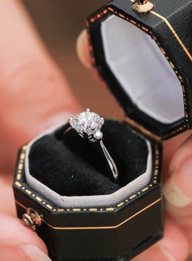 S925莫桑石戒指日月星辰三钻50分女款钻戒轻奢简约时尚镀银指环