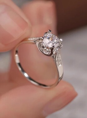 S925莫桑石戒指【燕尾蝶】牛头钻1克拉微镶气质女款结婚镀银钻戒