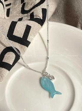 2026逍遥游~小红书爆款仿贝母小鱼吊坠项链个性创意设计学生闺蜜