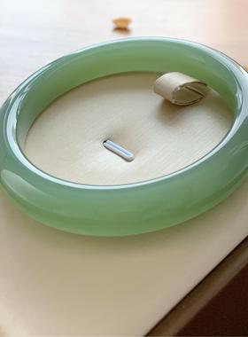 2026和田玉清水手炼冰光湖水绿浮翡翠蓝白细圆条女式天然玉手炼和