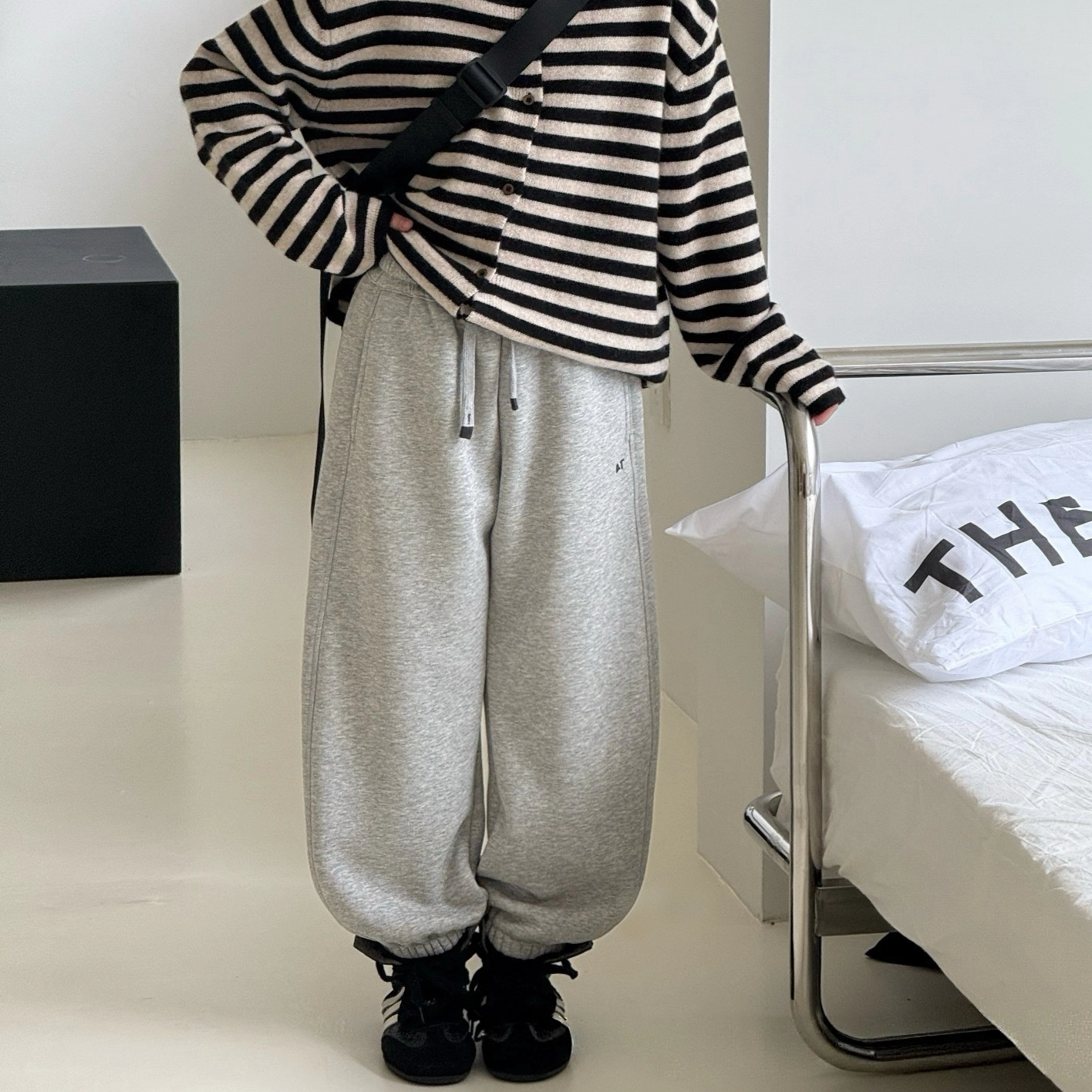 YL 880382 刺绣字母一体绒运动裤,淘宝优惠券,粉丝福利购,淘宝优惠卷