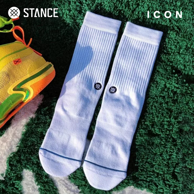 STANCE socks classic ICON ຖົງຕີນກິລາສີແຂງ ຖົງຕີນກາງ-calf socks summer wear-resistant deodorant socks cotton socks men and women socks white socks