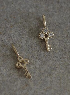 强推日系小心机款S925纯银项链镀14K金钥匙吊坠轻奢迷你锁骨链女