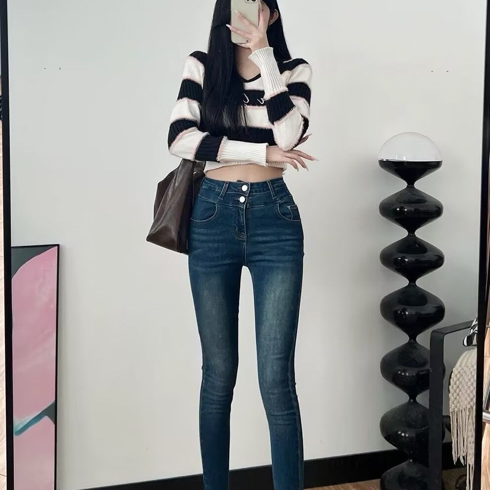 韩版双扣设计高腰丰胯牛仔裤女简约修身显瘦日常百搭款九分小脚裤 - 图1