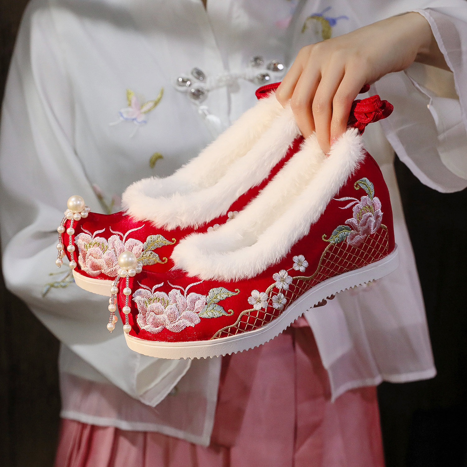 秋冬季新款加绒汉服鞋子女古风棉鞋内增高加棉刺绣花鞋汉元素布鞋 - 图0