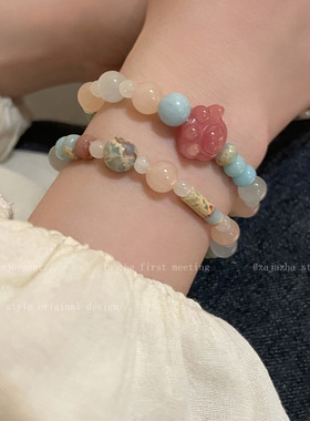 草莓晶猫爪撞色寿山石手串女生可爱串珠学生闺蜜手饰时尚个性手链