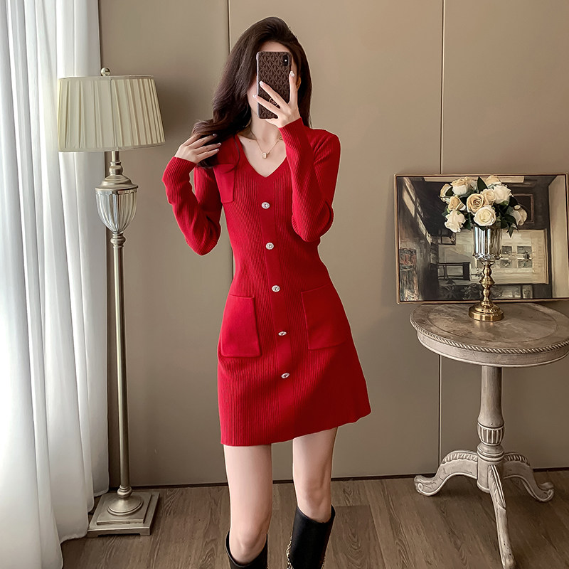 新款简约高级感法式小香风针织连衣裙优雅气质V领单排扣红色A字裙,淘宝优惠券,粉丝福利购,淘宝优惠卷