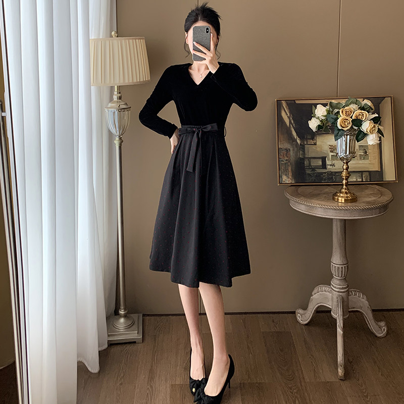 法式复古赫本风黑色连衣裙女春季高级感收腰显瘦A字裙内搭打底裙,淘宝优惠券,粉丝福利购,淘宝优惠卷