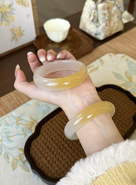 天然玉髓手镯女高冰种玛瑙翡翠黄龙玉手镯一口糖手链和田玉黄手镯