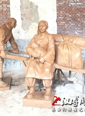 玻璃钢仿铜雕塑挑担子老人雕塑卖东西主题汉博雕塑加工泥塑案例