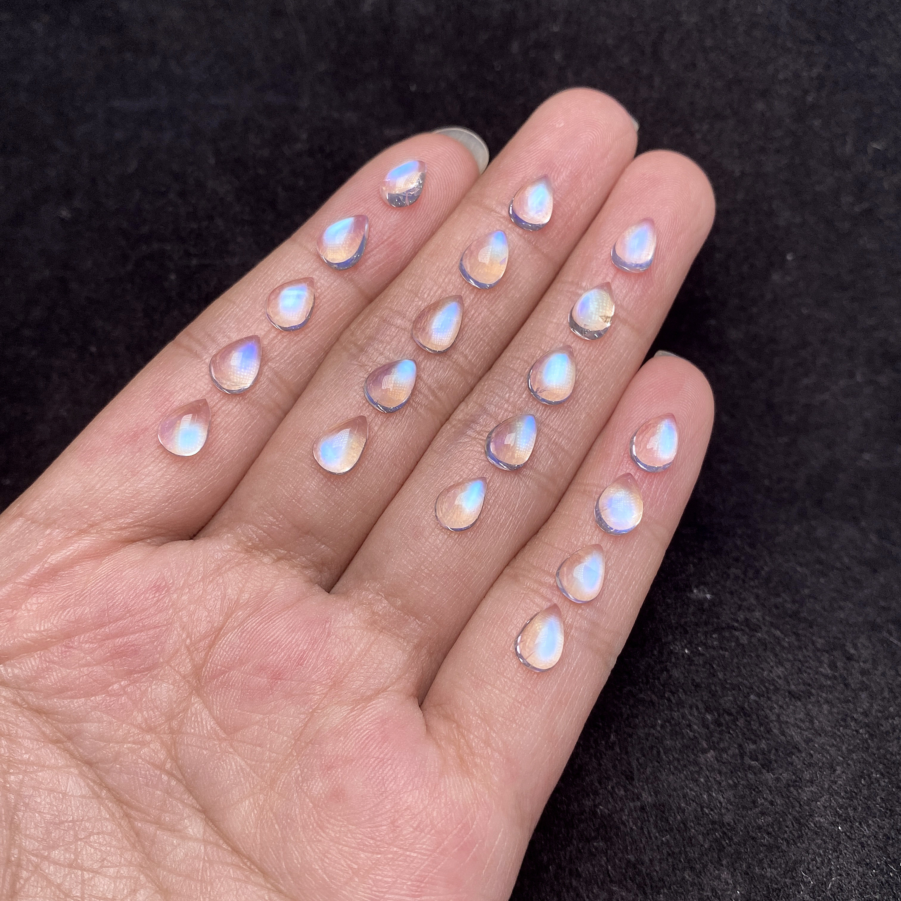 Wholesale natural moonstone pear-shaped ring face high transparent blue moonlight bare stone Indian material strong blue light ring pendant with stone
