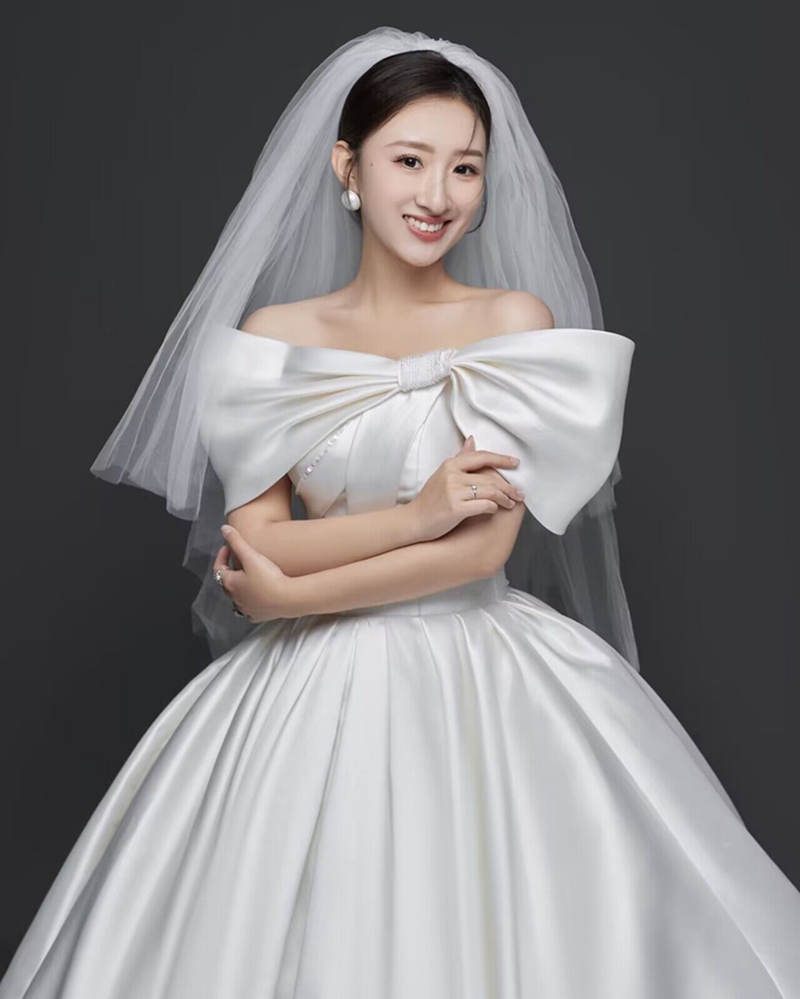影楼主题白色缎面一字肩拖尾婚纱韩式甜美情侣摄影拍照写真礼服装