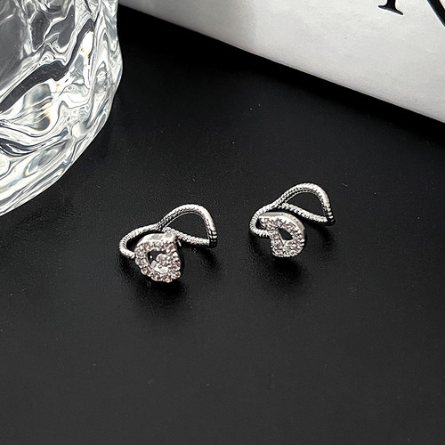 Glam Ever小巧字母耳骨夹(单只)送女友轻奢小众设计高级感耳饰 - 图2