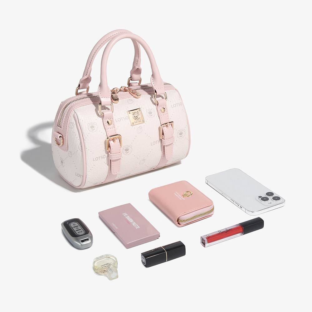 Disney迪士尼正版包包草莓熊枕头包手提单肩斜挂波士顿包生日礼物,淘宝优惠券,粉丝福利购,淘宝优惠卷