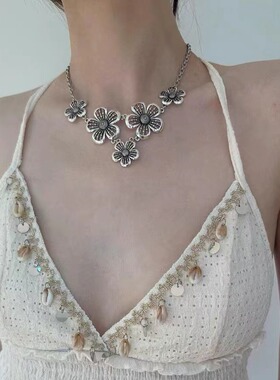 波西米亚做旧花朵吊坠金属项链女新款夸张小众高级设计感锁骨链潮
