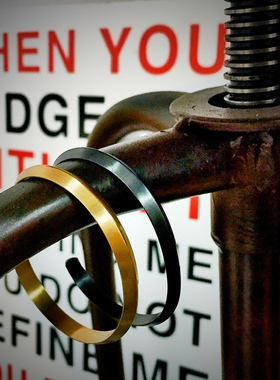 欧美风潮品主义三角棱形钛钢手环