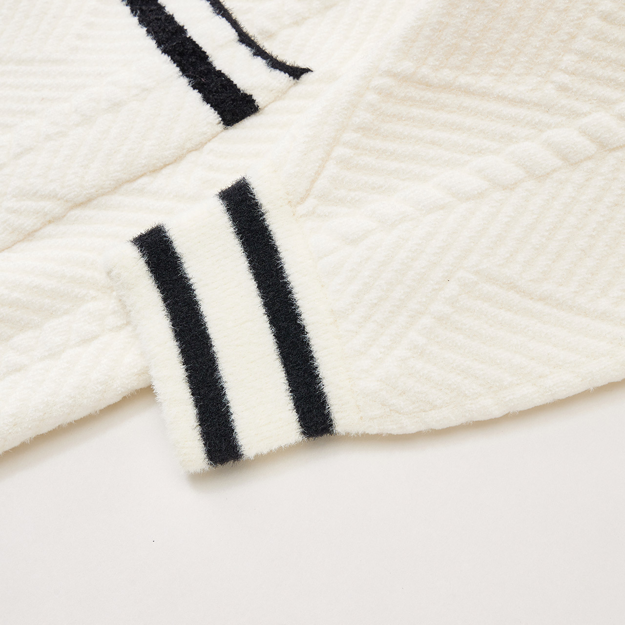 IEF/爱依服2025冬春新款韩版成熟优雅风宽松百搭设计感毛织外套 - 图2