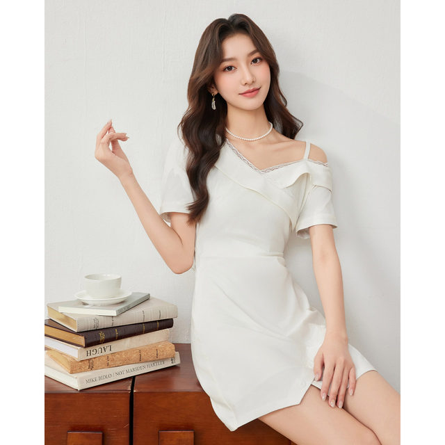 Aiyifu Skirt 2026 Summer ແບບໃຫມ່ແບບຝຣັ່ງ Commuting Style Feminine Sloping Shoulder Slim Dress