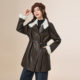 Aiyifu 2025 ລະດູຫນາວແບບໃຫມ່ແບບ retro ຝຣັ່ງບວກກັບ velvet ອົບອຸ່ນ commuter temperament ເຫຼື້ອມ jacket ຂະຫນາດກາງຫນັງ