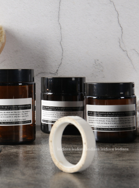 样板房卫生间茶色玻璃分装瓶摆件