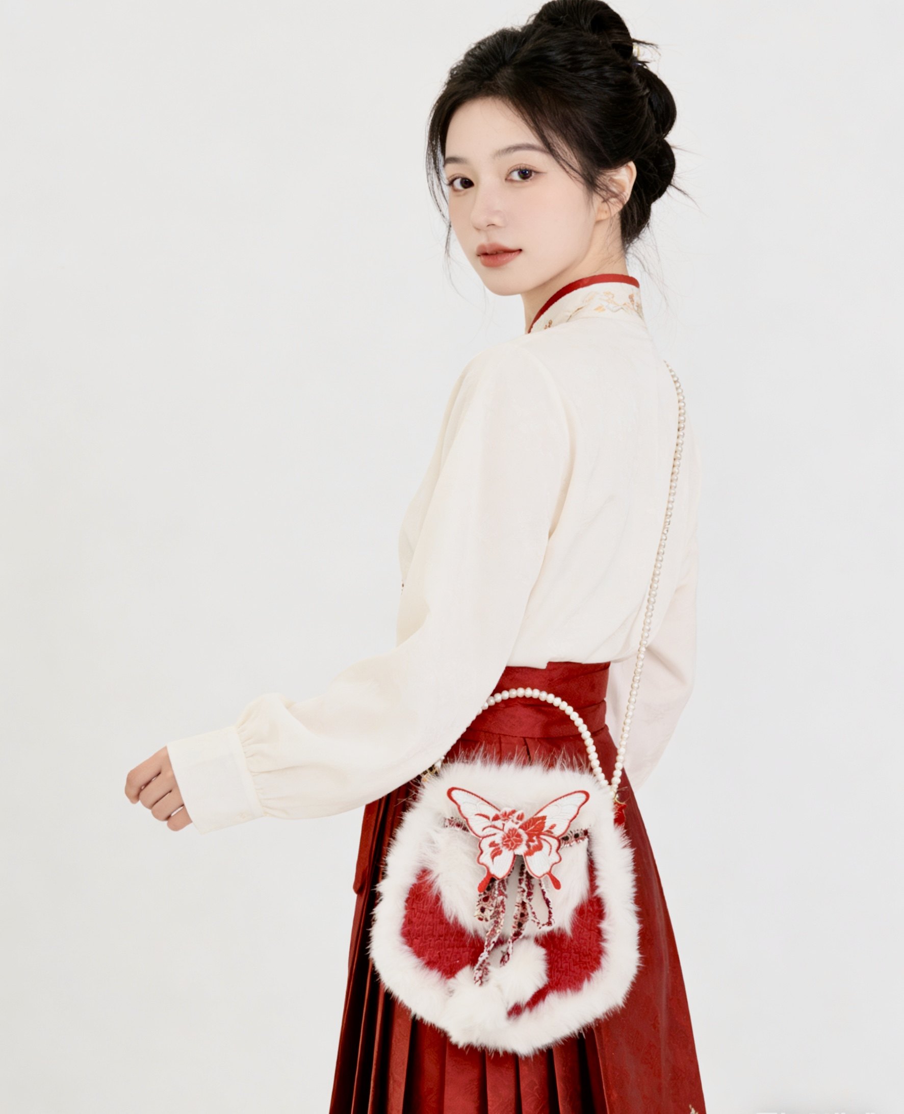 原创汉服斜挎包国风蝴蝶结刺绣包日常百搭毛绒包秋冬新款包,淘宝优惠券,粉丝福利购,淘宝优惠卷