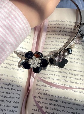 花筏《浪漫夜色》黑色花朵项链粉水晶钛钢时髦原创设计