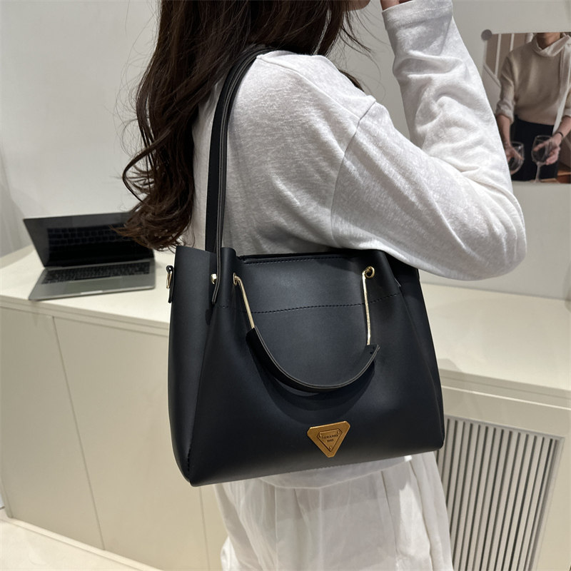 高级感复古托特包包女春夏季百搭通勤单肩斜挎包大容量手提水桶包,淘宝优惠券,粉丝福利购,淘宝优惠卷