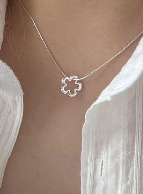 眼观S925银镂空小花朵项链