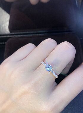 Classic 4 Claws Design Round Zirconia Women Wedding Engageme