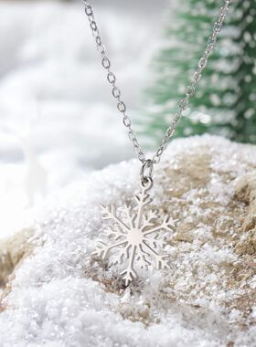 Snowflake Pendant Necklace for Women Stainless Steel Clavicl