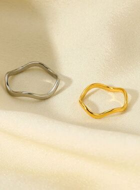 Waterproof 18k Gold Plated Stainless Steel Waved Ring for Wo
