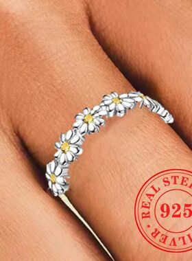 Aesthetic Daisy Flower Design Ring for Women Elegant Luxury