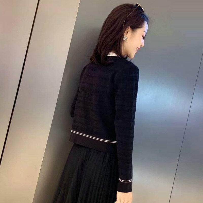 年阿玛施新特官网2021新款短外套 必帅毛针织衫