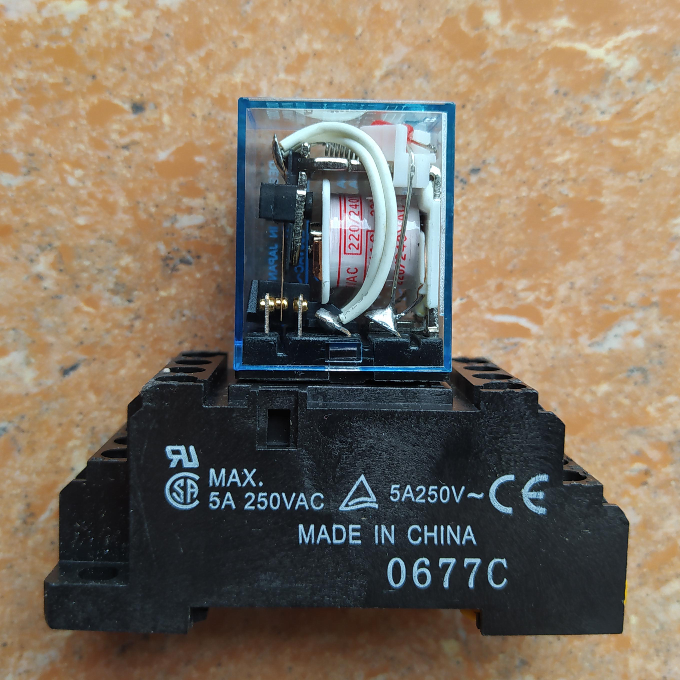 中间继电器IEC255 5A MY4N-J AC220V DC24V 12V 小型14脚四开四闭 - 图1